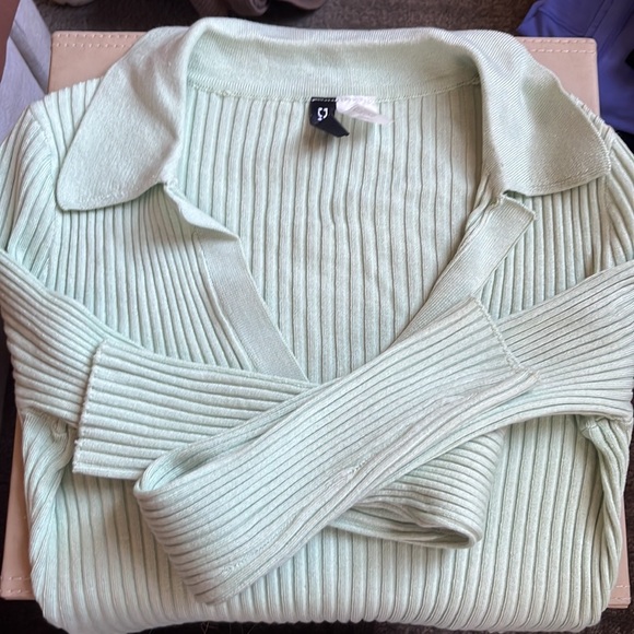 Mint green collared long sleeve - Picture 8 of 8